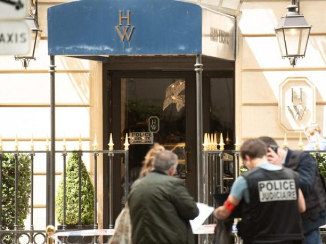 Braquage avenue Montaigne : la spectaculaire infiltration de la police pour retrouver les bijoux à 8 millions d’euros Braquage avenue Montaigne : la spectaculaire infiltration de la police pour retrouver les bijoux à 8 millions d’euros
