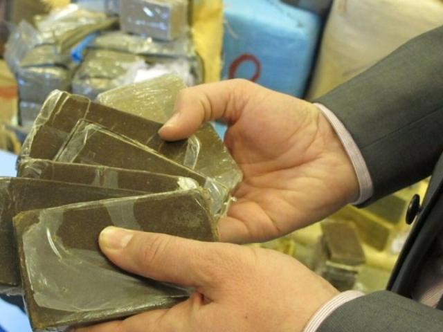 25 valises, une tonne de shit… Le convoyeur de fonds déjà condamné au cœur d’un trafic de drogue et de voitures 25 valises, une tonne de shit… Le convoyeur de fonds déjà condamné au cœur d’un trafic de drogue et de voitures